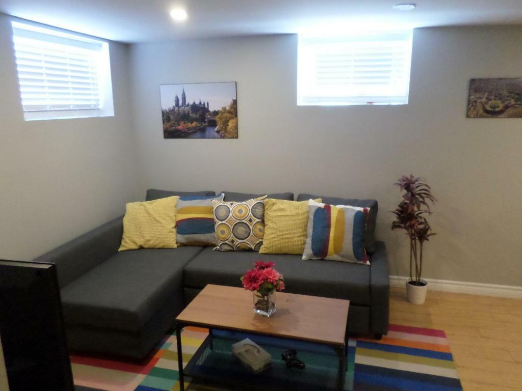 Fantastic And Modern Downtown 1-Bed Basement Apt., Parking Wi-Fi And Netflix Included Ottawa Esterno foto