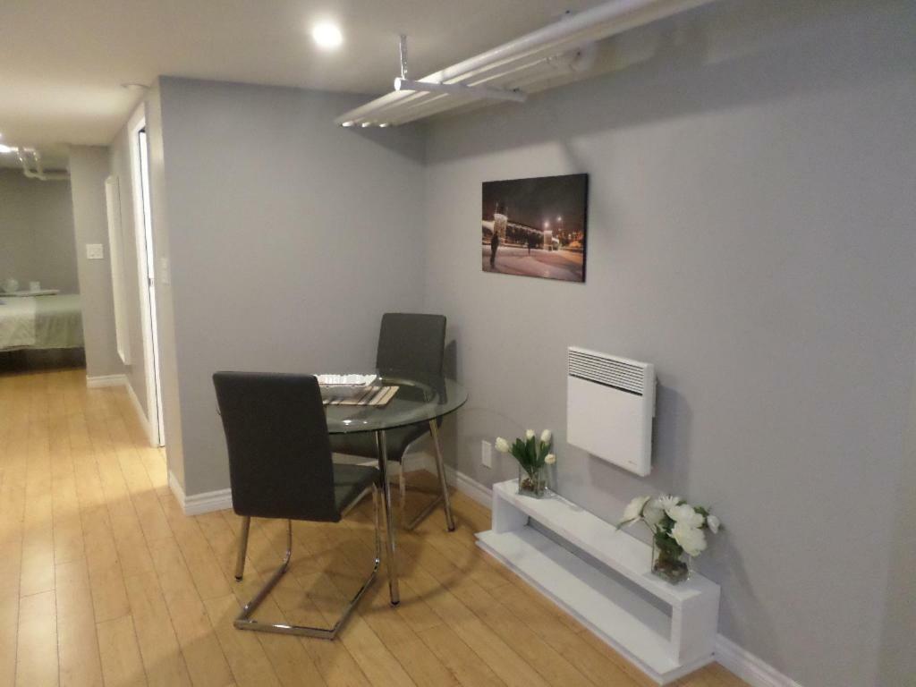Fantastic And Modern Downtown 1-Bed Basement Apt., Parking Wi-Fi And Netflix Included Ottawa Esterno foto