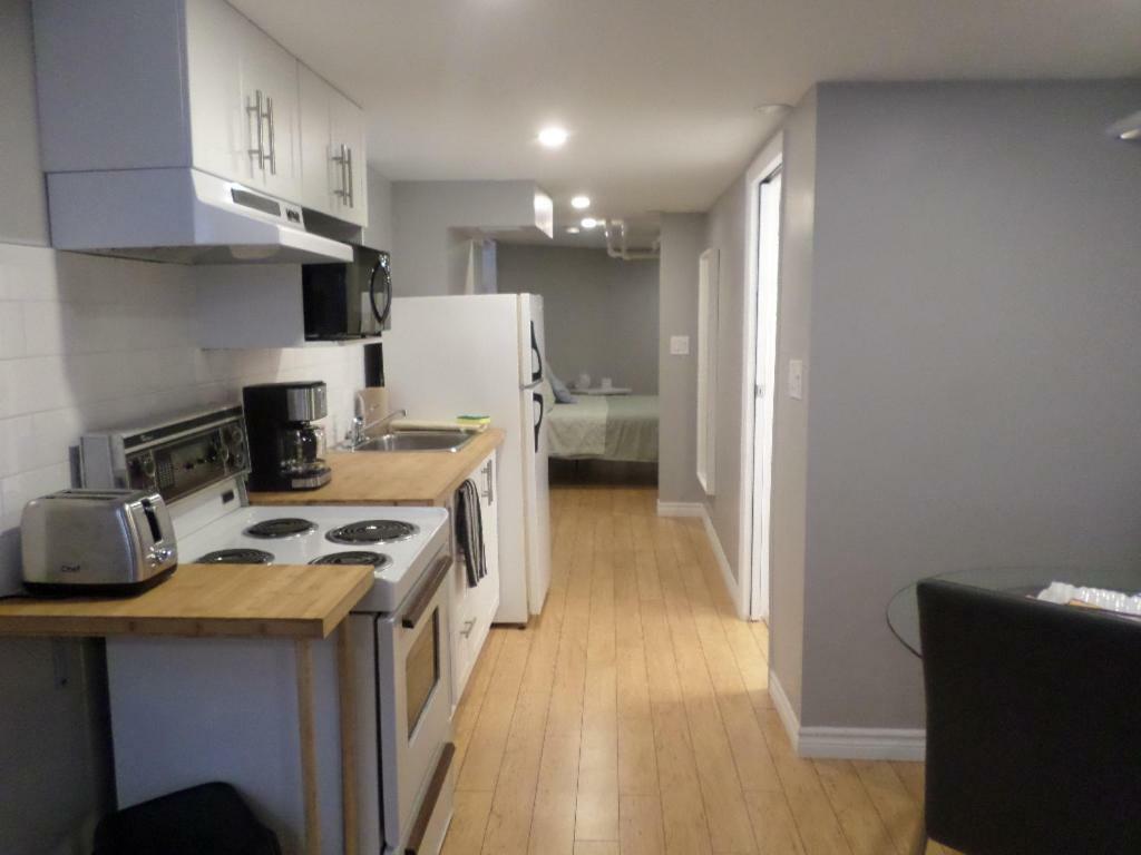 Fantastic And Modern Downtown 1-Bed Basement Apt., Parking Wi-Fi And Netflix Included Ottawa Esterno foto