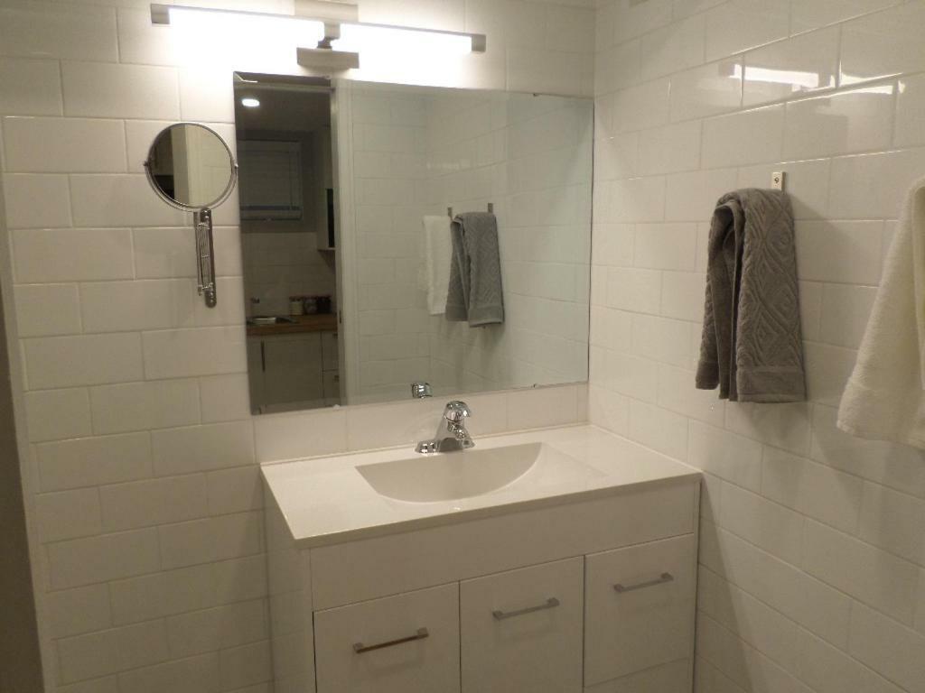 Fantastic And Modern Downtown 1-Bed Basement Apt., Parking Wi-Fi And Netflix Included Ottawa Esterno foto